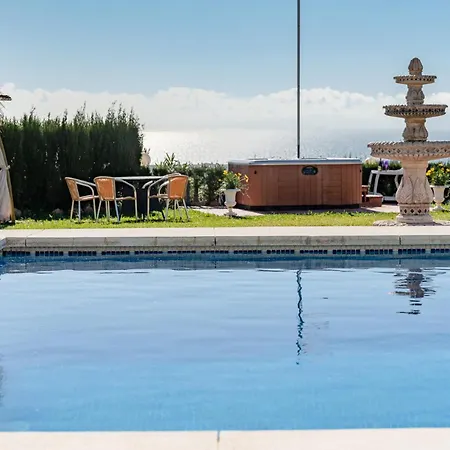 Spacious With Pool, Jacuzzi And Zen Garden - Only 5min To Town *