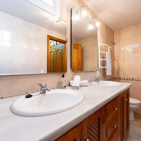 Spacious With Pool, Jacuzzi And Zen Garden - Only 5min To Town Gæstehus *