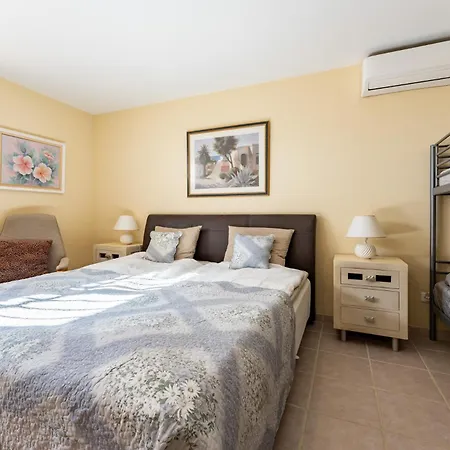 Spacious With Pool, Jacuzzi And Zen Garden - Only 5min To Town Gæstehus